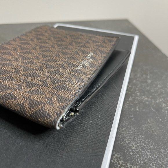 Michale Kors Brown Logo Print Men’s Wallet - Picture 2 of 4